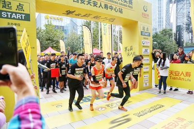 800勇士同攀登 2019國際垂直登高大獎賽西安站舉行